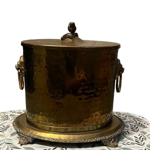 Vintage Mid-Century Modern Brass acorn finials and ornate feet Ice Bucket - Picture 2 of 8